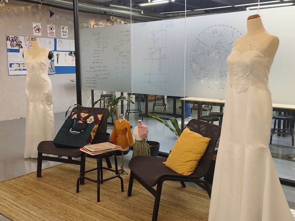 Sewing machines and workstations at The International Sewing School studio